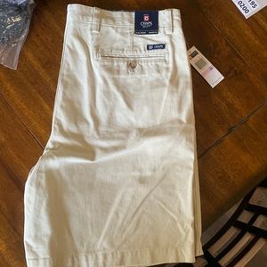 NWT Chaps Men’s Flat Front Khaki shorts 8.5” Inseam - #0192